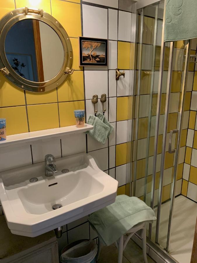 Le Petit Manoir Bed and Breakfast Isigny-le-Buat Buitenkant foto