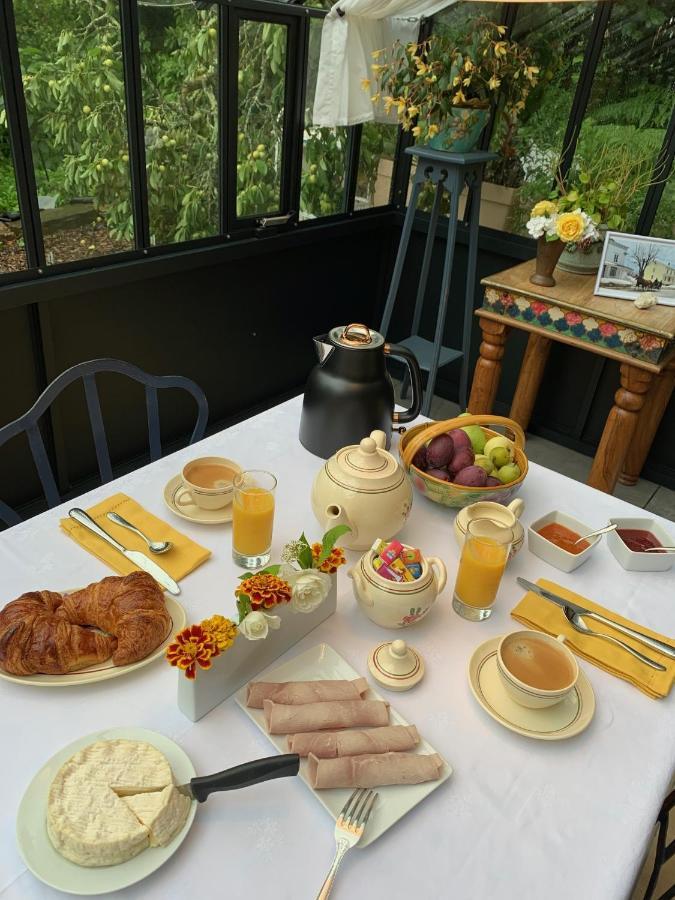 Le Petit Manoir Bed and Breakfast Isigny-le-Buat Buitenkant foto
