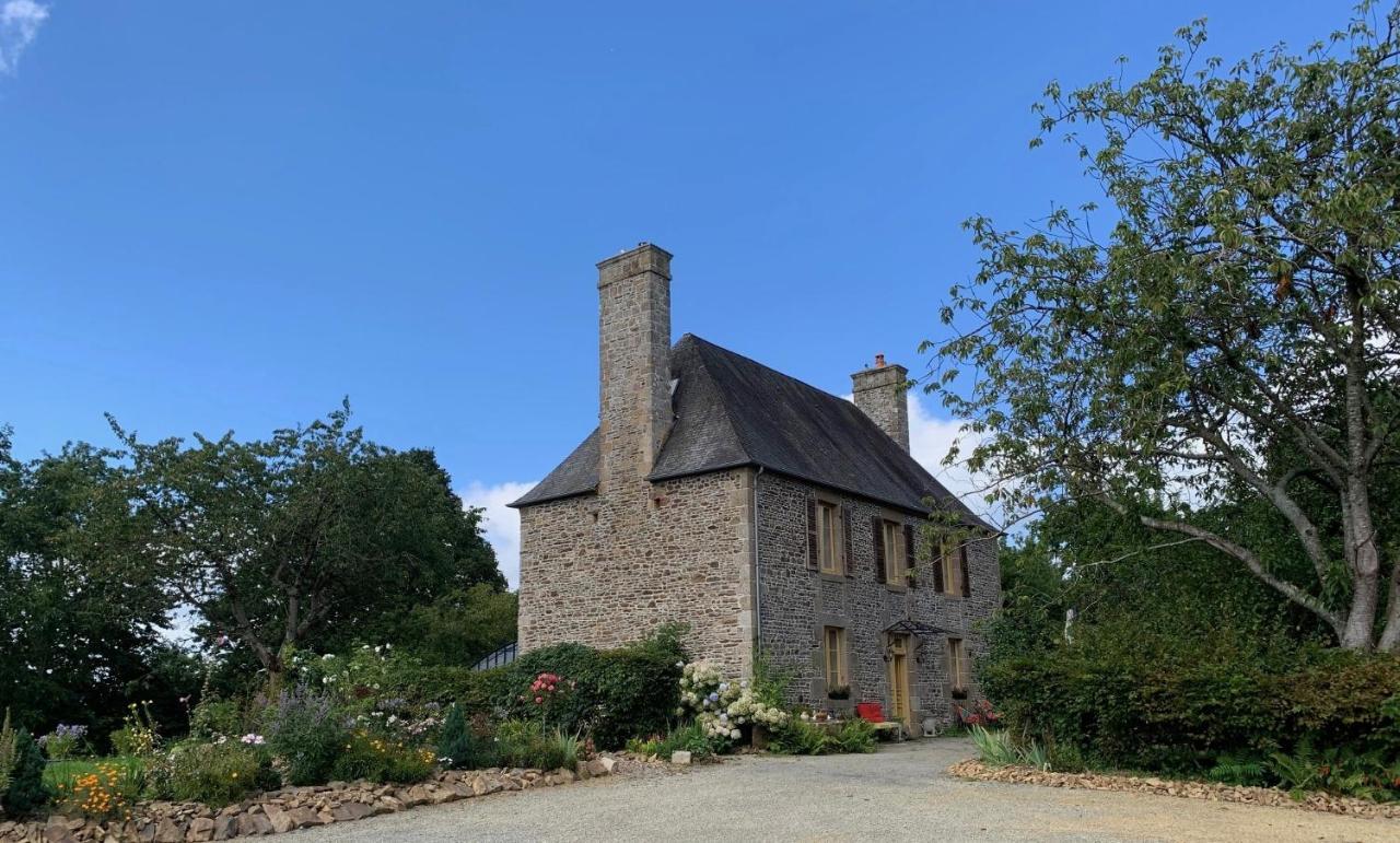 Le Petit Manoir Bed and Breakfast Isigny-le-Buat Buitenkant foto