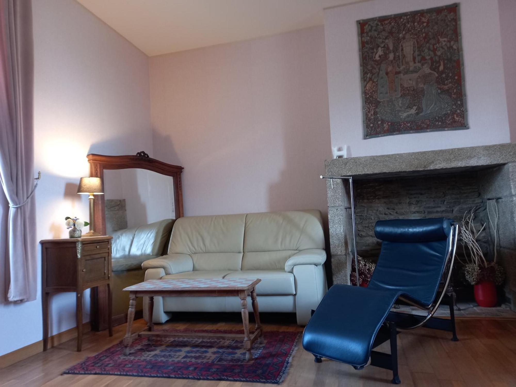 Le Petit Manoir Bed and Breakfast Isigny-le-Buat Buitenkant foto