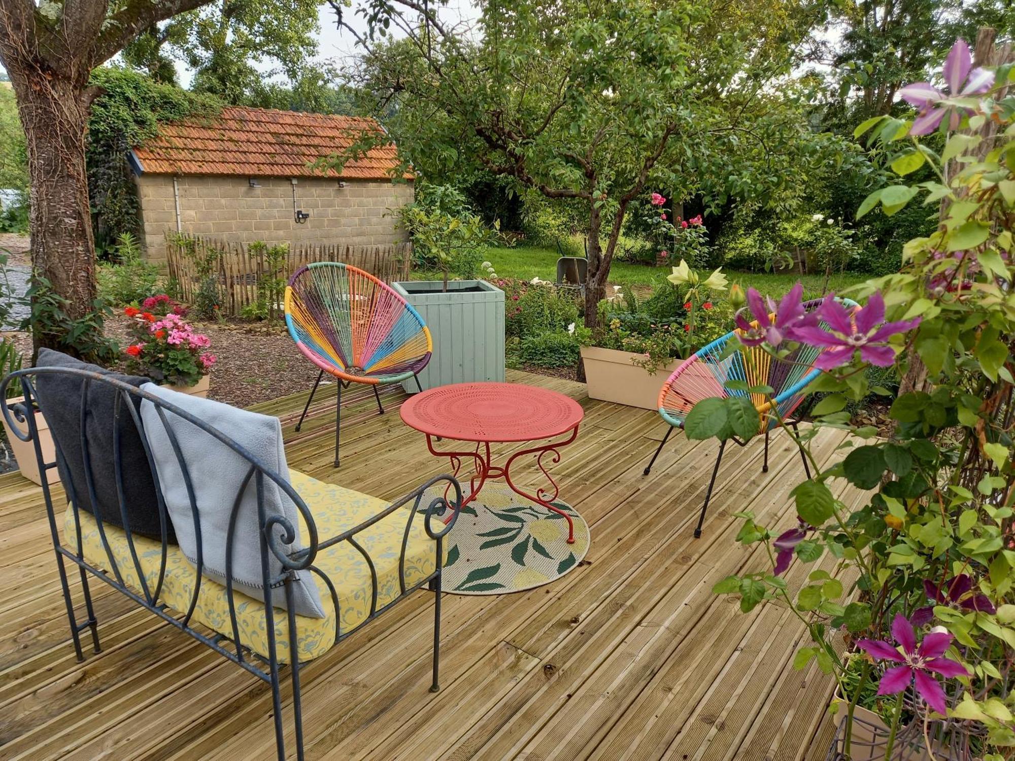 Le Petit Manoir Bed and Breakfast Isigny-le-Buat Buitenkant foto