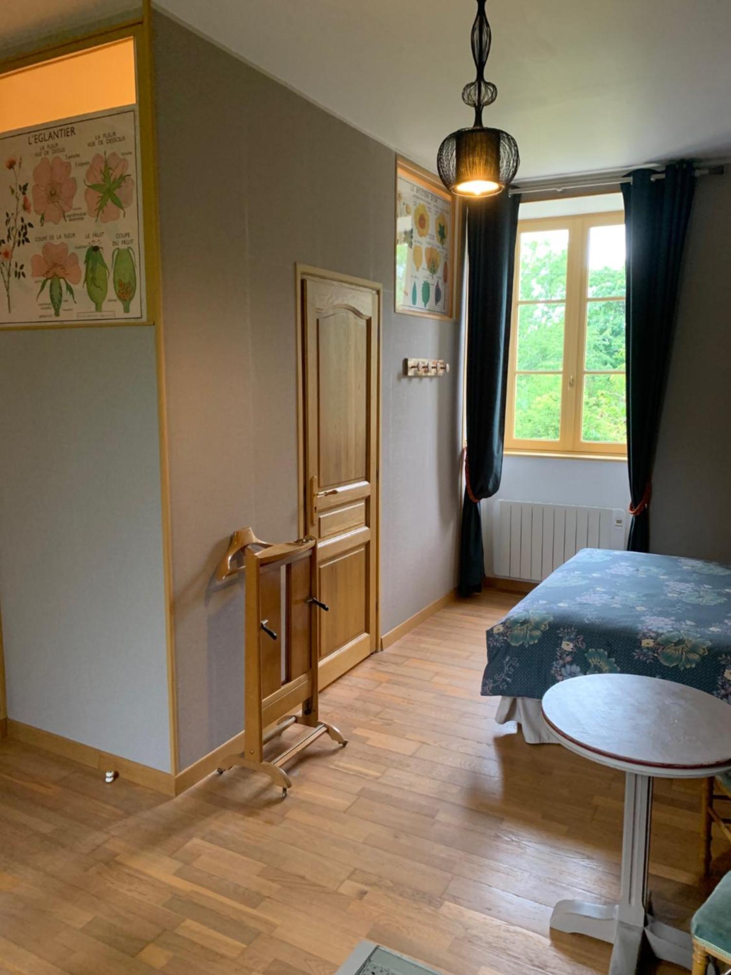Le Petit Manoir Bed and Breakfast Isigny-le-Buat Buitenkant foto